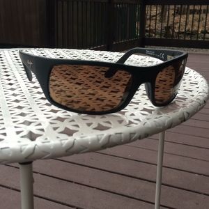 Maui Jim sunglasses. Black . polarized